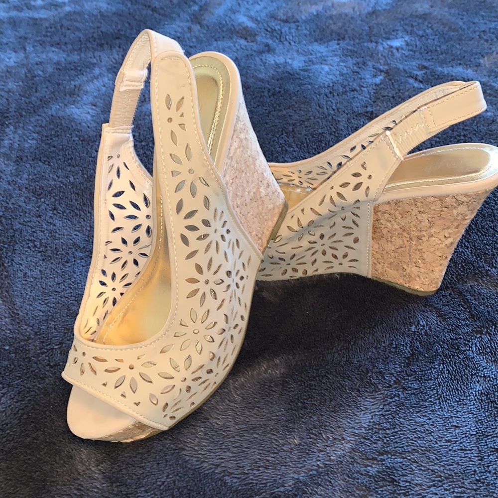 Open Toe Wedges - Picture 2 of 8